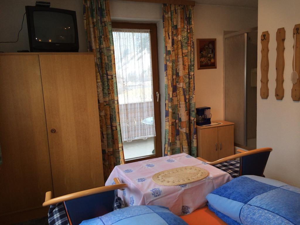 Haus Scholl Panzió Nassereith Szoba fotó
