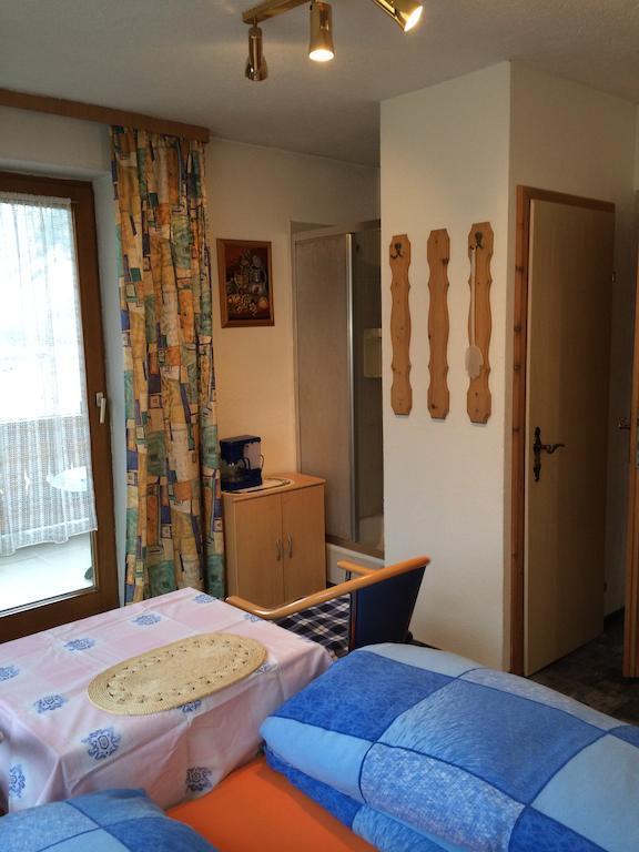 Haus Scholl Panzió Nassereith Szoba fotó